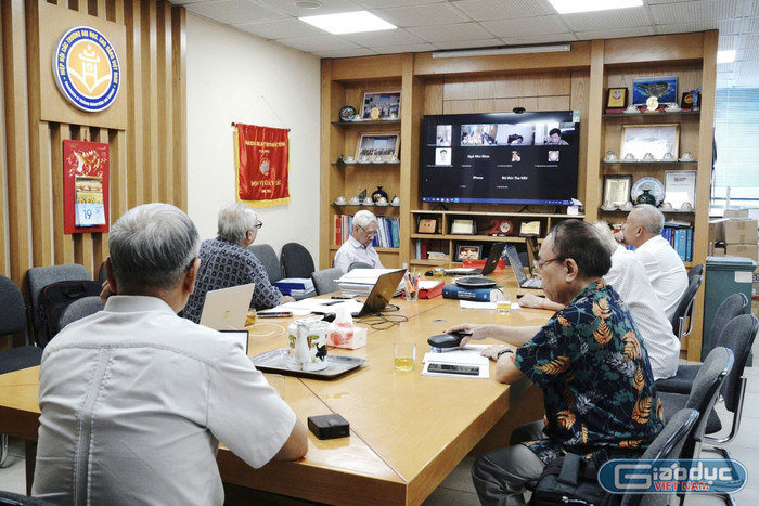 Hiệp hội Các trường đại học, cao đẳng Việt Nam tổ chức tọa đàm trực tiếp kết hợp trực tuyến để đóng góp ý kiến triển khai Nghị quyết 71. gdvn-un.jpg