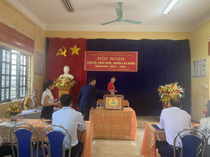 Trường Phổ thông dân tộc bán trú Tiểu học và Trung học cơ sở Ngải Thầu đã nhiều lần kiện toàn Hội đồng trường. Ảnh: Website Trường. img-1275.jpg