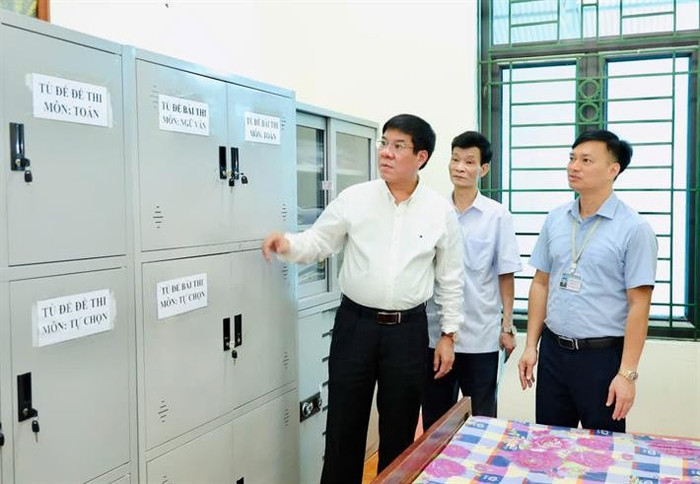 Kiểm tra công tác chuẩn bị thi tại Điểm thi Trường Trung học phổ thông Tử Đà (huyện Phù Ninh) Kiểm tra công tác chuẩn bị thi tại Điểm thi Trường Trung học phổ thông Tử Đà (huyện Phù Ninh)