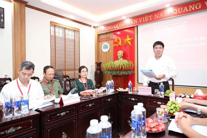 Cục trưởng Huỳnh Văn Chương lưu ý với các Điểm thi về công tác chuẩn bị Kỳ thi. ct2.jpg