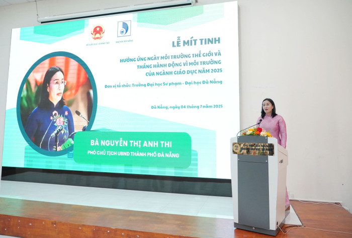 Bà Nguyễn Thị Anh Thi - Phó Chủ tịch Uỷ ban nhân dân thành phố Đà Nẵng phát biểu tại buổi lễ Bà Nguyễn Thị Anh Thi - Phó Chủ tịch Uỷ ban nhân dân thành phố Đà Nẵng phát biểu tại buổi lễ