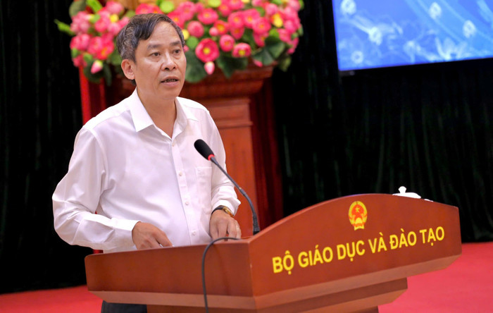 Cục trưởng Cục Nhà giáo và Cán bộ quản lý giáo dục Vũ Minh Đức báo cáo tại hội nghị. Ảnh: Xuân Phú 1-4880.jpg