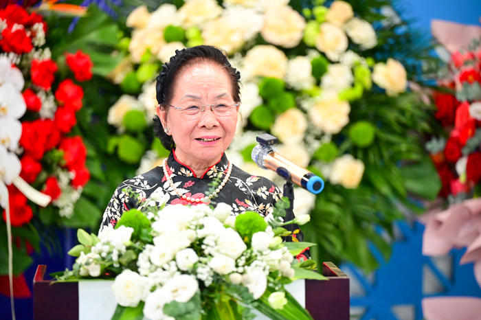 Giáo sư, Tiến sĩ Nguyễn Thị Doan phát biểu chúc mừng tại buổi lễ. Giáo sư, Tiến sĩ Nguyễn Thị Doan phát biểu chúc mừng tại buổi lễ.