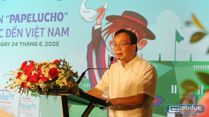 Ông Nguyễn Tiến Thanh - Chủ tịch Hội đồng thành viên, Tổng Giám đốc Nhà xuất bản Giáo dục Việt Nam phát biểu khai mạc buổi lễ. gdvn-p6.jpg