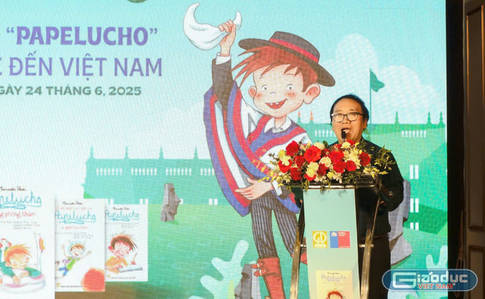 Nhà thơ Trần Đăng Khoa - Phó Chủ tịch Hội Nhà văn Việt Nam chia sẻ tham luận tại buổi lễ. gdvn-tdk.jpg