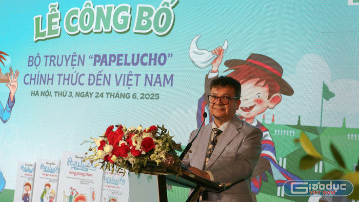 Ông Sergio Narea Guzman - Đại sứ đặc mệnh toàn quyền Cộng hòa Chile tại Việt Nam chia sẻ cảm xúc vui mừng khi bộ truyện chính thức được phát hành tại Việt Nam. gdvn-p8b.jpg
