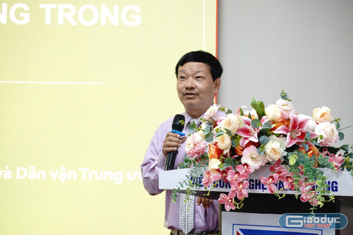 Tiến sĩ Võ Thành Phong - Phó Vụ trưởng Vụ Khoa học và Công nghệ, Ban Tuyên giáo và Dân vận Trung ương trình bày tham luận. gdvn-bk13.jpg