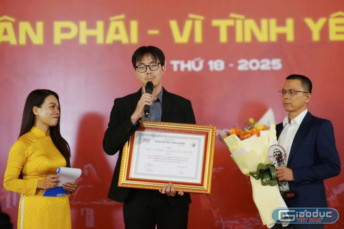 Đại diện Dự án xây dựng Nhà hát Opera Hà Nội và công viên văn hóa nghệ thuật tại Quảng An chia sẻ sau khi nhận Giải Ý tưởng. gdvn-01.jpg