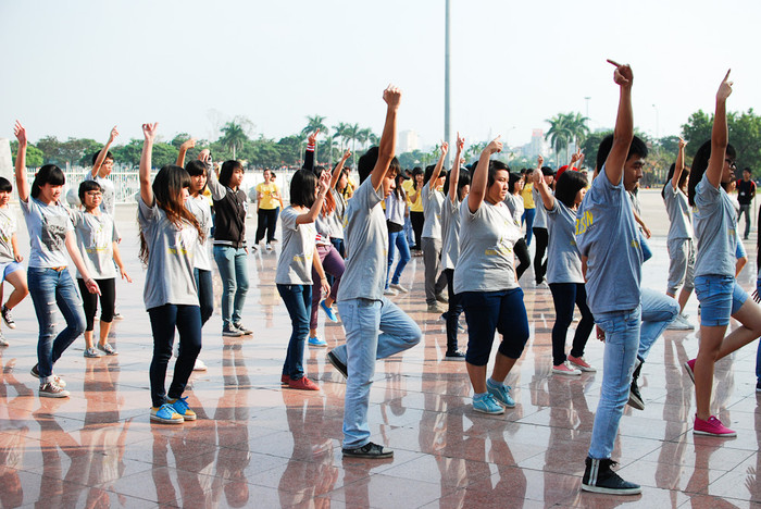 Mỗi fanclub đều chọn cho mình một màu áo đồng phục với phong cách rất riêng: các fan của Beast chọn áo xám. Mỗi fanclub đều chọn cho mình một màu áo đồng phục với phong cách rất riêng: các fan của Beast chọn áo xám.