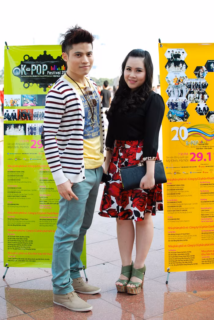 Ca sĩ Nam Hùng và diễn viên Trương Phương của bộ phim "Cửa sổ thủy tinh"