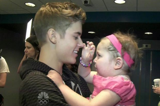 Khoảnh khắc hạnh phúc giữa Justin và fan hâm mộ nhỏ tuổi - Avalanna Khoảnh khắc hạnh phúc giữa Justin và fan hâm mộ nhỏ tuổi - Avalanna