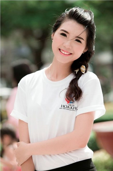 Nữ sinh Nguyễn Đặng Tường Linh. Xem ảnh dự thi: Nguyễn Đặng Tường Linh, Phú Yên, Học viện Hàng Không Việt Nam (644)