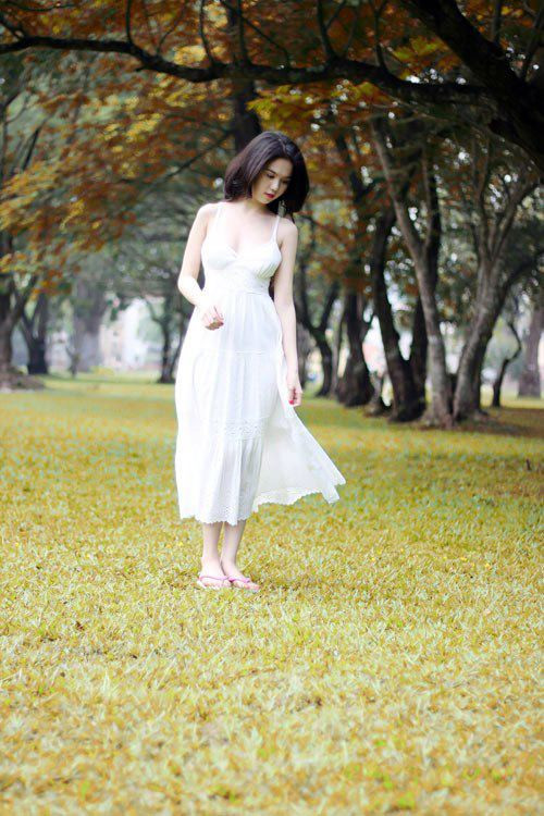 Cố tình tạo dáng hay không, Ngọc Trinh vẫn đẹp dịu dàng trước ống kính. Cố tình tạo dáng hay không, Ngọc Trinh vẫn đẹp dịu dàng trước ống kính.