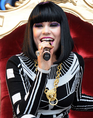 Jessie J thì từng bị lũ trẻ con ở trường ném đá vào đầu và đặt cho cô những biệt danh xấu xí như “người ngoài hành tinh”, “con thỏ Bugs” vì hàm răng không - mấy - đẹp - đẽ của cô. Jessie J thì từng bị lũ trẻ con ở trường ném đá vào đầu và đặt cho cô những biệt danh xấu xí như “người ngoài hành tinh”, “con thỏ Bugs” vì hàm răng không - mấy - đẹp - đẽ của cô.