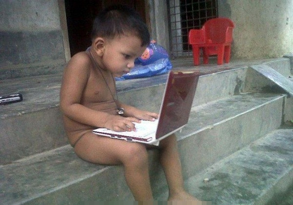 "Chí làm trai gõ phím bình thiên hạ. Thân anh hùng click chuột định giang sơn" "Chí làm trai gõ phím bình thiên hạ. Thân anh hùng click chuột định giang sơn"