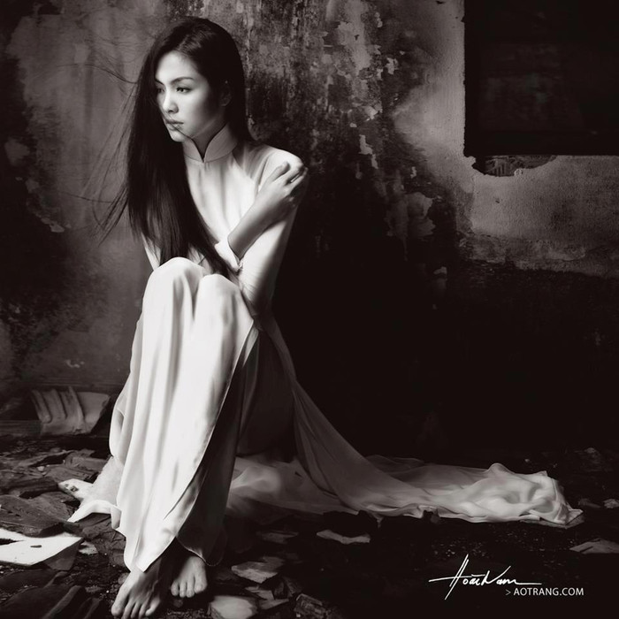 Sự kết hợp ăn ý giữa nhiếp ảnh gia Hoài Nam và Hà Tăng đã đem lại một "khoảng lặng" cho những người yêu nghệ thuật. Sự kết hợp ăn ý giữa nhiếp ảnh gia Hoài Nam và Hà Tăng đã đem lại một "khoảng lặng" cho những người yêu nghệ thuật.