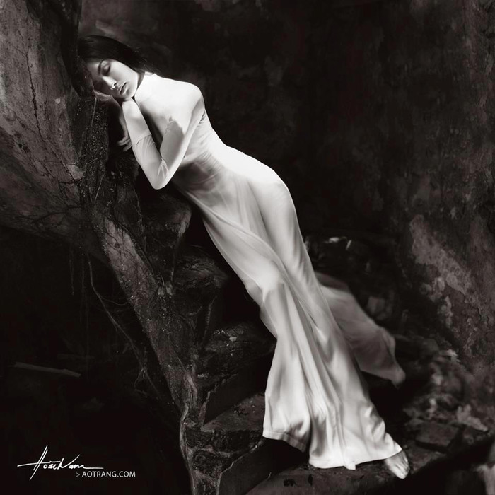 Vóc dáng của cô trở nên mong manh đến khó tả Vóc dáng của cô trở nên mong manh đến khó tả