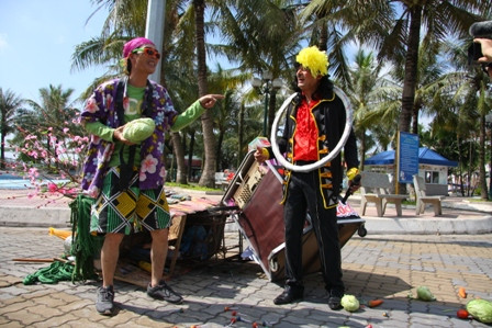 Cảnh trong "Vua hài xài nhạc chế" Cảnh trong "Vua hài xài nhạc chế"