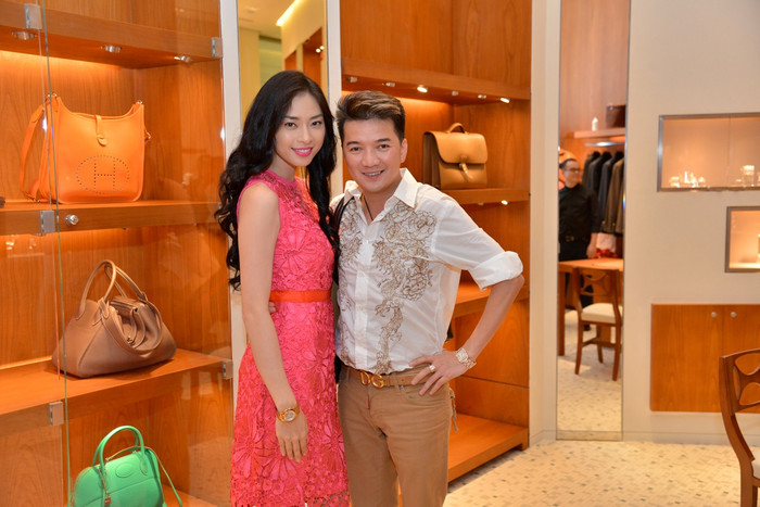 Mr Đàm thân thiết bên Ngô Thanh Vân.