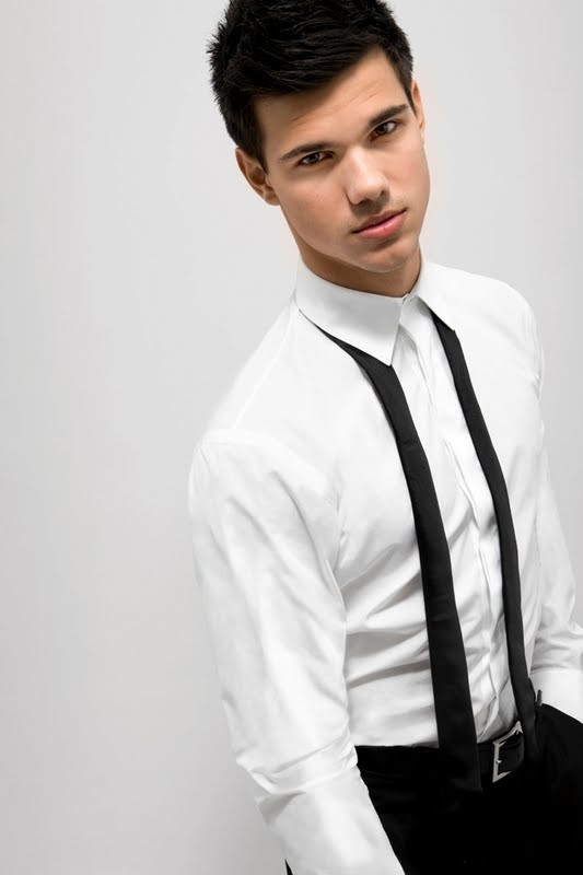 Năm 2010, Taylor đứng vị trí thứ 2 trong danh sách 50 người đàn ông hấp dẫn nhất thế giới do tạp chí Glamour bình chọn. Năm 2010, Taylor đứng vị trí thứ 2 trong danh sách 50 người đàn ông hấp dẫn nhất thế giới do tạp chí Glamour bình chọn.