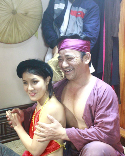 Cảnh nhạy cảm trong phim hài của Vượng "râu"