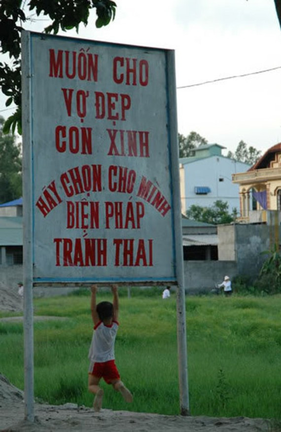 "Muốn cho vợ đẹp con xinh, hãy chọn cho mình... biện pháp tránh thai" "Muốn cho vợ đẹp con xinh, hãy chọn cho mình... biện pháp tránh thai"