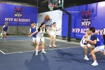 Cuộc so tài nảy lửa giữa đội U18 nữ Trường THPT Kim Liên với Trường THPT Tây Hồ