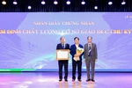 Trường Đại học Văn Hiến được trao giấy Chứng nhận kiểm định cơ sở giáo dục chu kỳ 2 