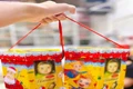Bánh kẹo ngoại xách tay bán tràn lan trên mạng xã hội, nỗi lo mất ATTP dịp Tết 