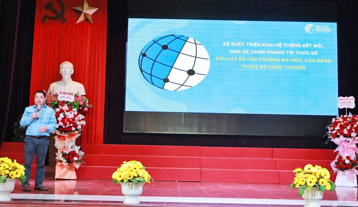 Các đại biểu tham dự chia sẻ các vấn đề xoay quanh nội dung chuyển đổi số. Ảnh: BTC img-2183.jpg
