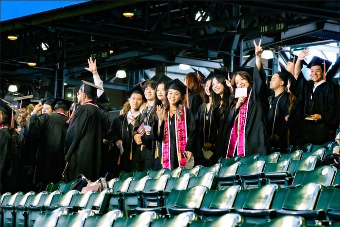 Cử nhân quốc tế liên kết với Đại học Cityu - Hoa Kỳ của Học viện Ngân hàng nhận bằng tốt nghiệp tại Mỹ. Ảnh: NTCC. image-4.jpg