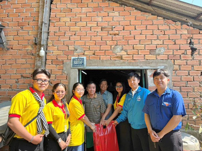 Các đội tình nguyện Trường Đại học Tài nguyên và Môi trường Thành phố Hồ Chí Minh tổ chức nhiều hoạt động thiết thực tại các địa phương. Ảnh: website nhà trường.
