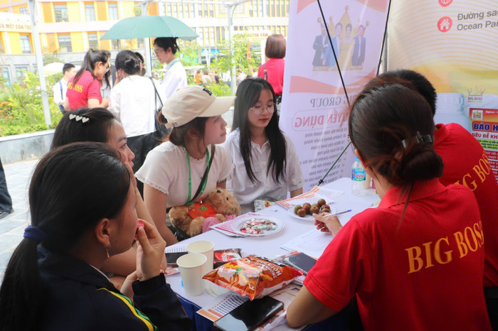 Sinh viên có cơ hội tìm hiểu đa dạng nhiều doanh nghiệp Sinh viên có cơ hội tìm hiểu đa dạng nhiều doanh nghiệp