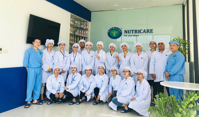 Sinh viên ngành Công nghệ thực phẩm, Học viện Nông nghiệp Việt Nam thực tập nghề tại doanh nghiệp. Ảnh: NTCC 2.png