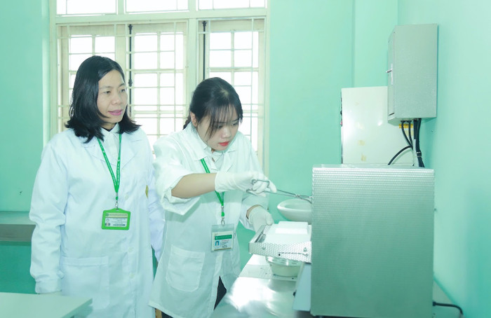 Các nhóm nghiên cứu nhận được sự đồng hành, hỗ trợ từ đội ngũ giảng viên trong khoa. Ảnh: NTCC Các nhóm nghiên cứu nhận được sự đồng hành, hỗ trợ từ đội ngũ giảng viên trong khoa. Ảnh: NTCC