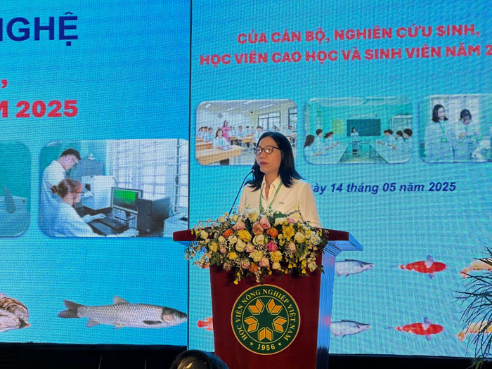 Phó Giáo sư, Tiến sĩ Trần Thị Nắng Thu báo cáo thành tích nghiên cứu khoa học của khoa Thuỷ sản Phó Giáo sư, Tiến sĩ Trần Thị Nắng Thu báo cáo thành tích nghiên cứu khoa học của khoa Thuỷ sản