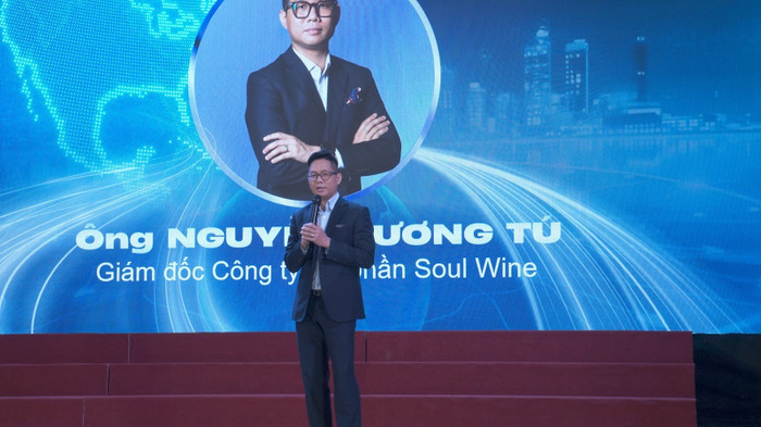 Ông Nguyễn Lương Tú - Giám đốc Công ty Cổ phần Soul Wine chia sẻ tại chương trình. Ảnh: Đào Hiền Ông Nguyễn Lương Tú - Giám đốc Công ty Cổ phần Soul Wine chia sẻ tại chương trình. Ảnh: Đào Hiền