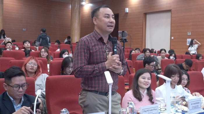 Ông Hồ Xuân Phúc - Tổng Giám đốc Công ty Cổ phần Du lịch Thương mại và Đầu tư Hà Nội (Hanotours) chia sẻ góp ý đến sinh viên. Ảnh: Đào Hiền. Ông Hồ Xuân Phúc - Tổng Giám đốc Công ty Cổ phần Du lịch Thương mại và Đầu tư Hà Nội (Hanotours) chia sẻ góp ý đến sinh viên. Ảnh: Đào Hiền.