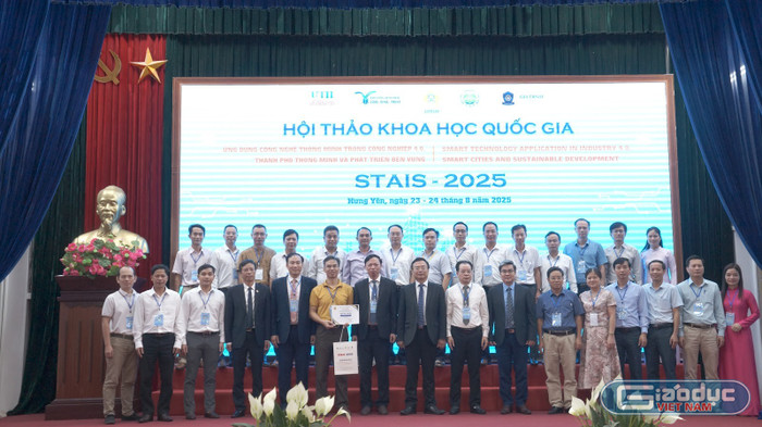 Các đại biểu tham dự chụp hình lưu niệm gdvn-ad-4nxf-nvjsuz93qetmyeu9o7g1aa8ujmg2z2yoahu2muwhrwf6ntqeiuiamg7wc9nzwjpdny6gev7li7emlw4corvlsdga6mbeh8vxwoml45ysw1gveumcg7rux0ekhp12rbpmwjkofg.jpg
