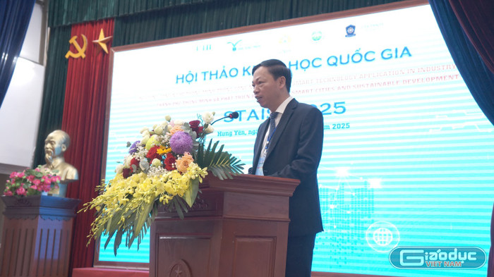 Phó giáo sư, Tiến sĩ Bùi Trung Thành - Phó Bí thư Đảng ủy, Hiệu trưởng Trường Đại học Sư phạm Kỹ thuật Hưng Yên phát biểu khai mạc. Ảnh: Đào Hiền gdvn-ad-4nxdtt1ccghoyrxgrhltdt9l6io8mfw9swhbr7eylzcw1wqz-pfzh07ow3zgl-idygsotdi1onpybcm0n22ylktuue1y9vpdtjavu0p1koel3ujm2d7viuerpyktup60pwo19-elj.jpg