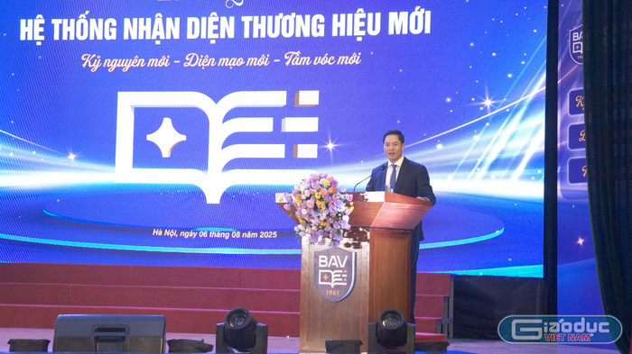 Phó giáo sư, Tiến sĩ Bùi Hữu Toàn – Bí thư Đảng ủy, Chủ tịch Hội đồng Học viện Ngân hàng phát biểu tại buổi lễ gdvn-1-16.jpg
