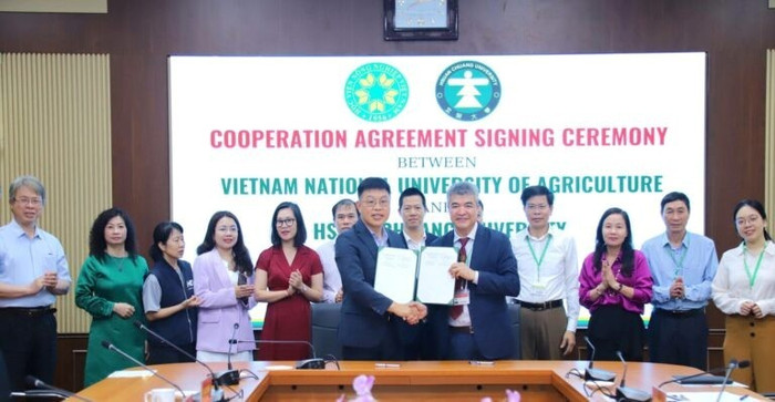 Học viện Nông nghiệp Việt Nam ký kết hợp tác với các trường đại học nước ngoài để tăng cơ hội học bổng, trao đổi sinh viên, học tập nâng cao trình độ cho sinh viên. Ảnh: NVCC 7.jpg