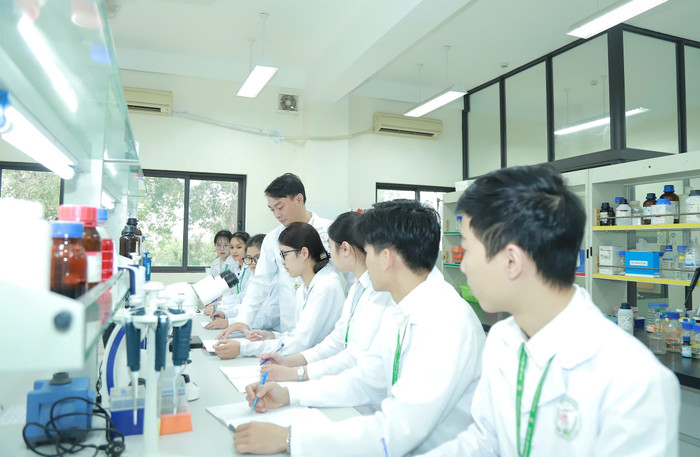 Ngành Công nghệ sinh học giữ vai trò quan trọng trong sự nghiệp công nghiệp hóa đất nước. Ảnh: VNUA 1.jpg