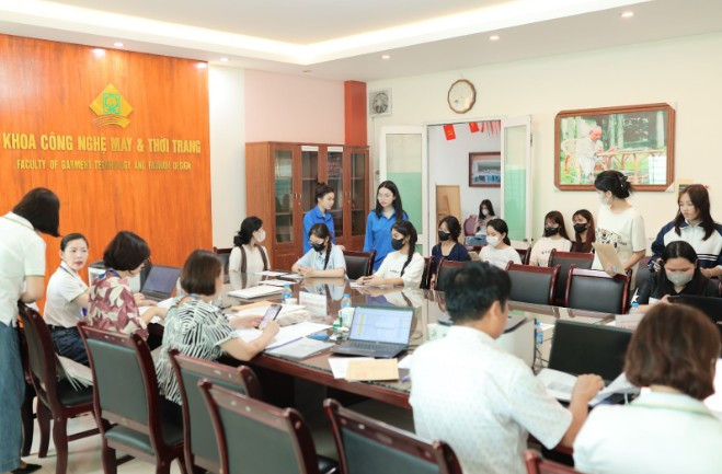 Nhà trường bố trí các phòng làm thủ tục riêng để thuận lợi cho các thí sinh. screenshot-1756450218.png
