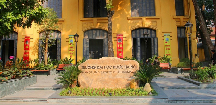 Trường Đại học Dược Hà Nội có địa chỉ tại 13-15 đường Lê Thánh Tông (Cửa Nam, Hà Nội). Ảnh: website nhà trường. 495170207-1108019864699290-2082547282532645464-n.jpg