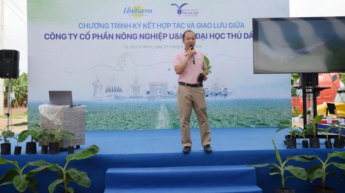 Ông Phạm Quốc Liêm chia sẻ tại buổi lễ. z6930227355503-a57c5fb8ee6d4d0d1106f71fffecc4c1.jpg