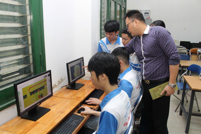 Hoạt động thực hành của sinh viên Trường Đại học Sư phạm Kỹ thuật, Đại học Đà Nẵng. Ảnh minh họa: NTCC vu.png