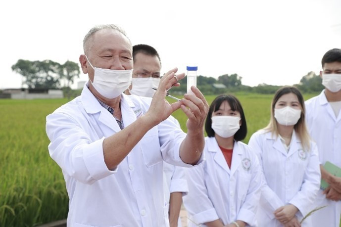 Học viện Nông nghiệp Việt Nam sở hữu đội ngũ chuyên gia giàu kinh nghiệm trong lĩnh vực công nghệ sinh học. Ảnh: VNUA 3.jpg