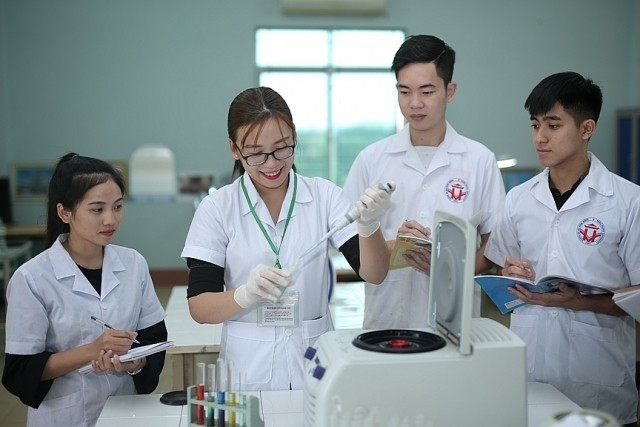 Để xây dựng đội ngũ nhà giáo, y bác sĩ có chuyên môn vững vàng cần đầu tư đồng bộ cơ sở vật chất. Ảnh minh hoạ: Trường Đại học Hùng Vương (Phú Thọ) 1557-ynh-hvu-7.jpg