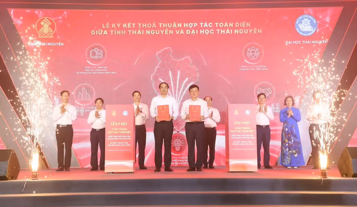 Tỉnh Thái Nguyên và Đại học Thái Nguyên ký kết hợp tác toàn diện.